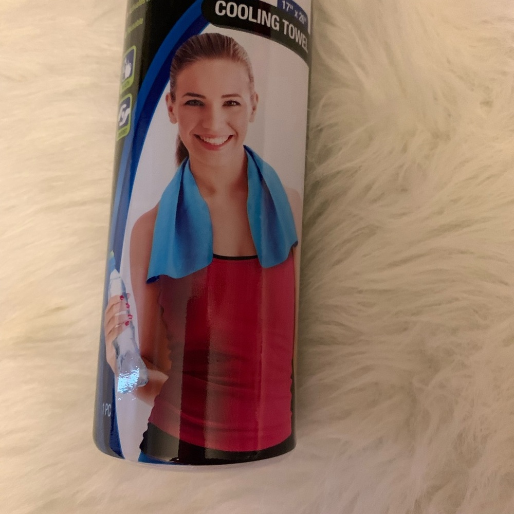 NWOT Cooling Towel great for the Summer! π - Picture 1 of 4